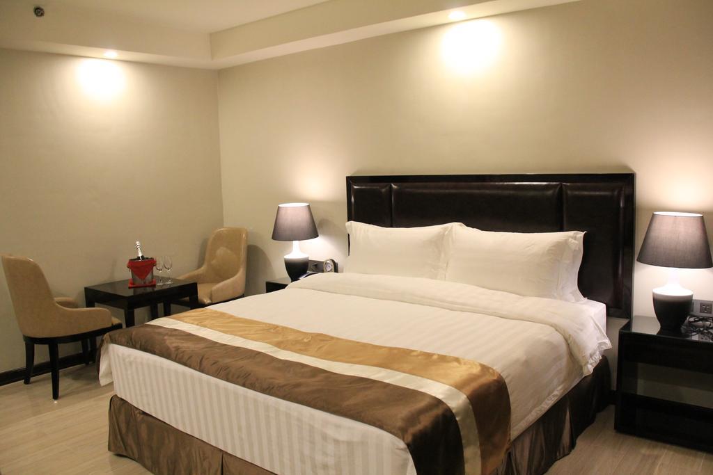 Savannah Resort Hotel Angeles Exterior photo