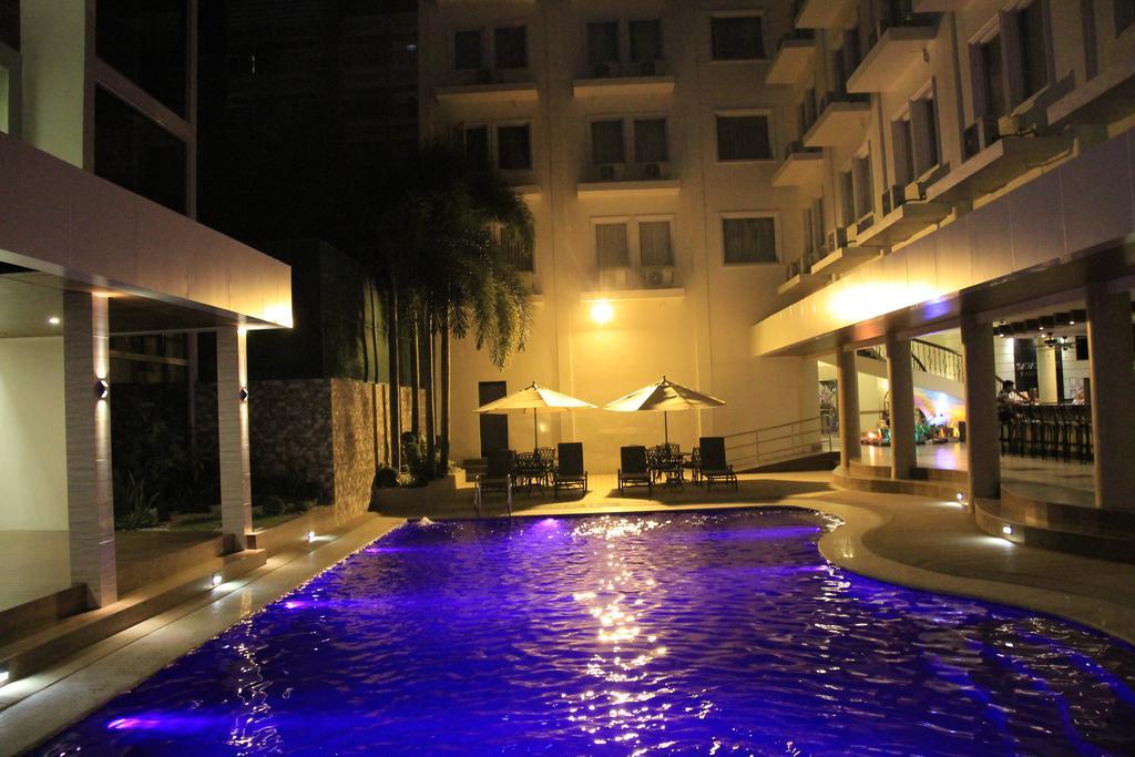 Savannah Resort Hotel Angeles Exterior photo