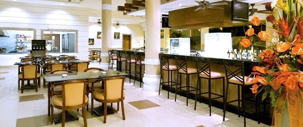 Savannah Resort Hotel Angeles Exterior photo